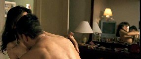 Amanda Peet nude in What Doesn't Kill You