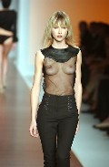 Ana Cláudia Michels nude in catwalk oops