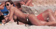 Cristina Parodi nude in Topless sunbathing