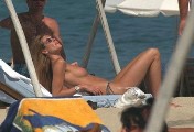 Elle Macpherson nude in Topless sunbathing