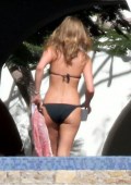 Jennifer Aniston in bikini