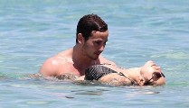 Kelly Brook in bikini