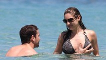 Kelly Brook in bikini