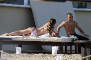 Mena Suvari in bikini