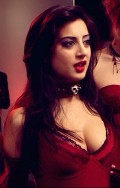 Noureen DeWulf in Killer Pad