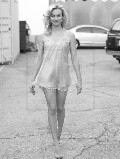 Yvonne Strahovski in Best Life