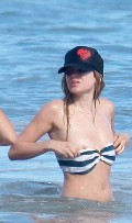 Avril Lavigne nude in Nipple slip at the beach