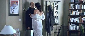 Monica Bellucci nude in Combien tu m'aimes?