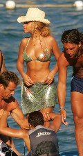 Beyonce Knowles in paparazzi bikini
