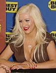 Christina Aguilera in cleavage