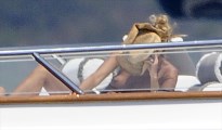 Elle Macpherson nude in topless