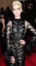 Anne Hathaway in Met Gala