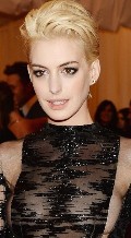 Anne Hathaway in Met Gala