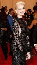 Anne Hathaway in Met Gala