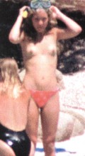 Kate Hudson nude in Topless sunbathing