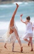 Miranda Kerr in upskirt