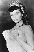 Sophia Loren nude in Due notti con Cleopatra