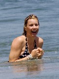 Téa Leoni in bikini