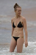 Yvonne Strahovski in bikini