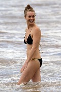 Yvonne Strahovski in bikini
