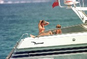 1000x676, 145 KB, Elle_MacPherson_topless_Paparazzi_1.jpg