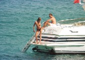 1000x702, 151 KB, Elle_MacPherson_topless_Paparazzi_2.jpg
