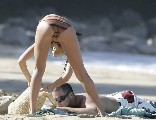 792x608, 81 KB, JessicaAlba_beach_1.jpg