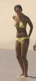 697x768, 47 KB, jessica_alba-yellow_bikini_2005-07-006.jpg