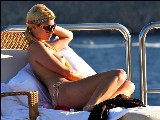 682x511, 75 KB, paris-hilton-topless-2010-07-02.jpg