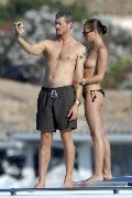 725x768, 73 KB, rebecca_gayheart_topless_candids_10_123_1081lo.jpg