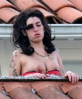 411x498, 58 KB, Amy_Winehouse-boob-oops-2011-01b.jpg