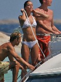 933x768, 94 KB, kate_middleton-see-through-01.jpg