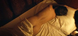 910x428, 68 KB, Virginie_Ledoyen_Les_adieux_a_la_reine-03.jpg