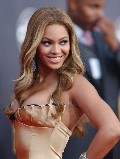 775x768, 80 KB, beyonce_nipple-slip-01.JPG