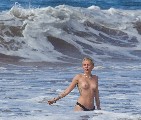 1024x768, 159 KB, Miley_Cyrus_Topless_in_Hawaii_on_January_19_2015-02a.jpg