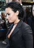 858x768, 85 KB, demi_lovato_boob_flash_2015-12--01a.jpg