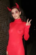 800x768, 70 KB, Charli_XCX_-_Veuve_Clicquot_Widow_Series_ROOMS_event_in_London-01.jpg