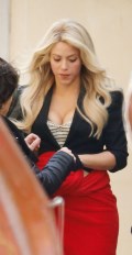 619x768, 48 KB, Shakira_filming_an_advert_in_Vilanova_Barcelona_-01.jpg