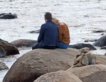 1024x768, 179 KB, Taylor-Swift-and-Tom-Hiddleston-at-a-beach-in-Rhode-Island--06a.jpg