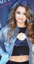 659x768, 89 KB, selena_gomez_nip_slip_2016-06-01.jpg
