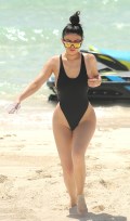705x768, 68 KB, Kylie_Jenner_bikini_Turks_and_Caicos_2016-08-07.jpg
