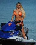 962x768, 79 KB, Bianca_Gascoigne_in_an_orange_bikini_in_Mexico-01.jpg