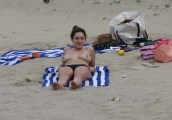 1024x768, 186 KB, kellybrook_toplesscandids_01.jpg