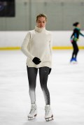 803x768, 44 KB, margot_robbie_skating-01.jpg
