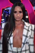 800x768, 101 KB, Demi_Lovato_at_24th_MTV_Europe_Music_Awards_in_London_UK.jpg