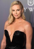 827x768, 79 KB, Charlize_Theron_amfar_HK_2017_Mar25_01.jpg