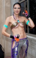749x768, 105 KB, Adrianne_Curry_comic_con_-01.jpg