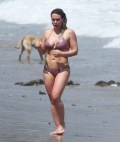 1010x768, 75 KB, hilary-duff-pink-bikini-in-malibu-untagged-01.jpg