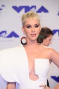 798x768, 45 KB, Katy_Perry_-_2017_MTV_Video_Music_Awards_in_LA.jpg
