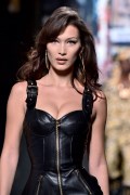799x768, 76 KB, Bella_Hadid_-_Moschino_X_HM_Fashion_Show_In_New_York.jpg